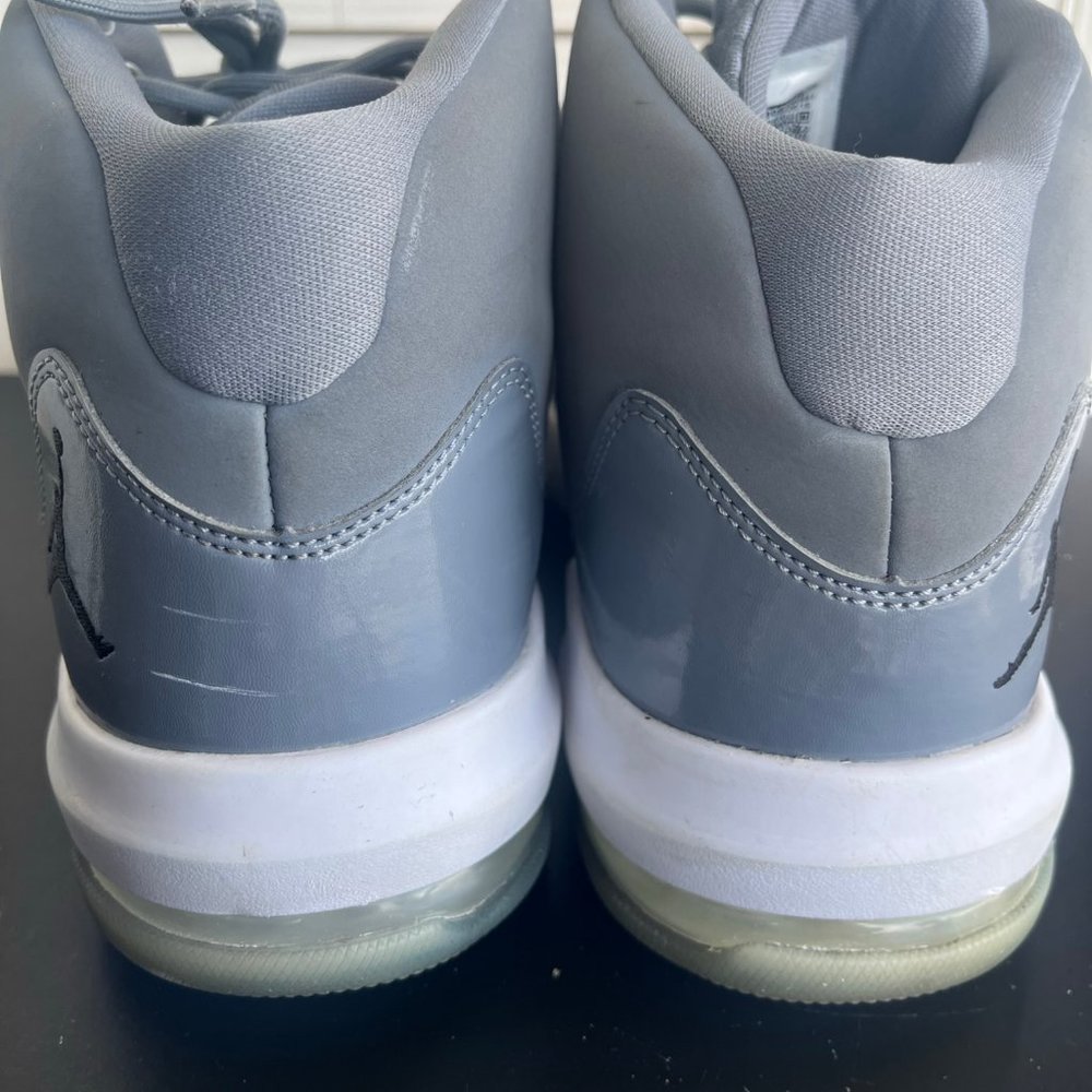 Jordan Men's Aura Cool Grey Shoes Sneakers Size 9.5 Style AQ9084-010 - Picture 10 of 14